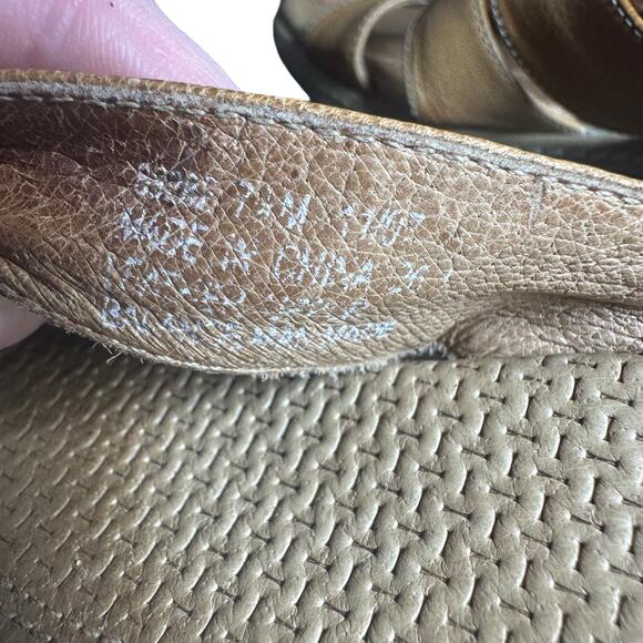 Clarks Women's Leather Sandals 7.5 Comfortable Cross-Strap Sandals with Flower - Picture 9 of 14